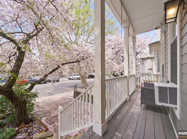 22 Laidlaw Ave, Jersey City, NJ 07306