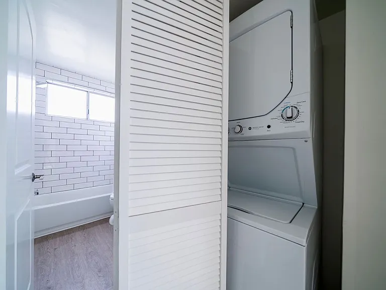 520 E Magnolia Blvd — Photo 13