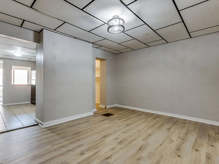 1202 Woodland Ave — Photo 4