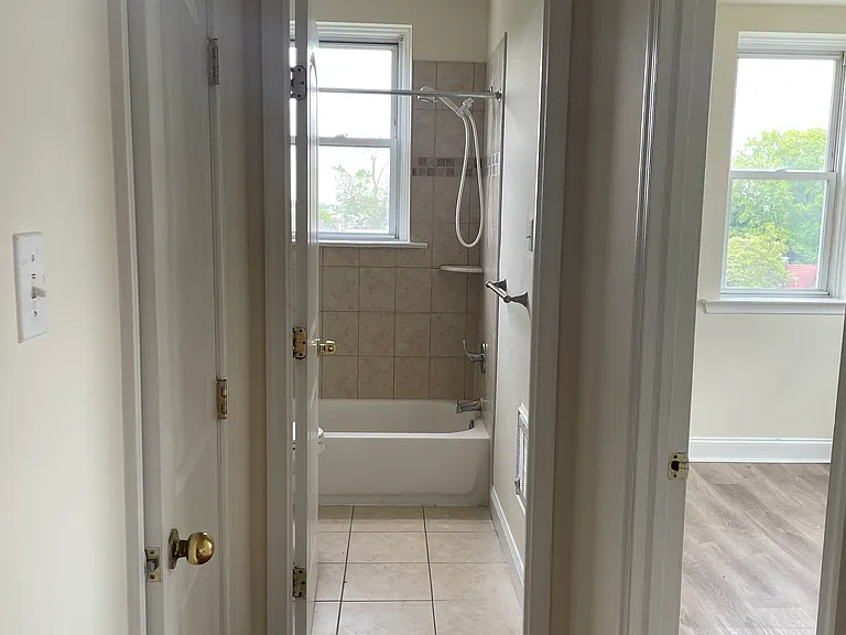 744 E Vernon Rd #D404 — Photo 5