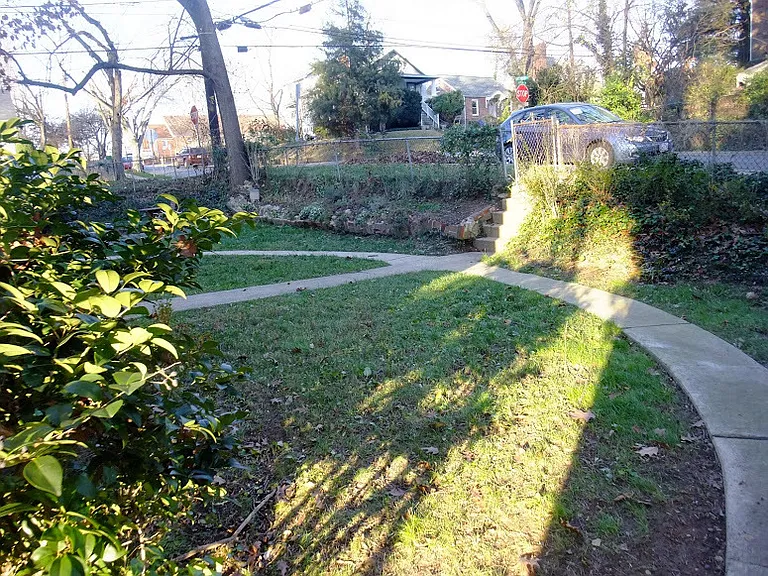 8520 Greenwood Ave — Photo 2