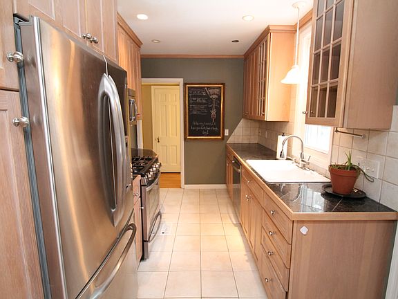 2nd image of 102 E Riverglen Dr