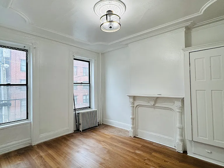 88 Jordan Ave — Photo 2