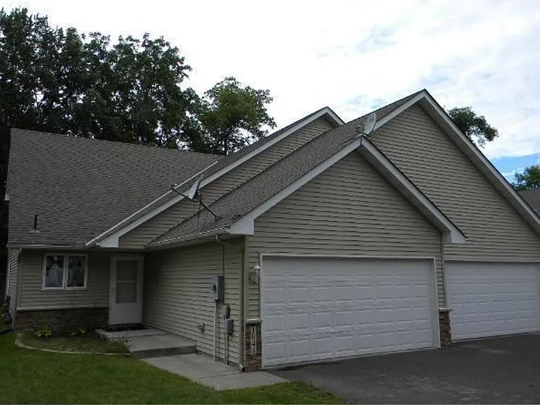 1040 4th St SE — Photo 1