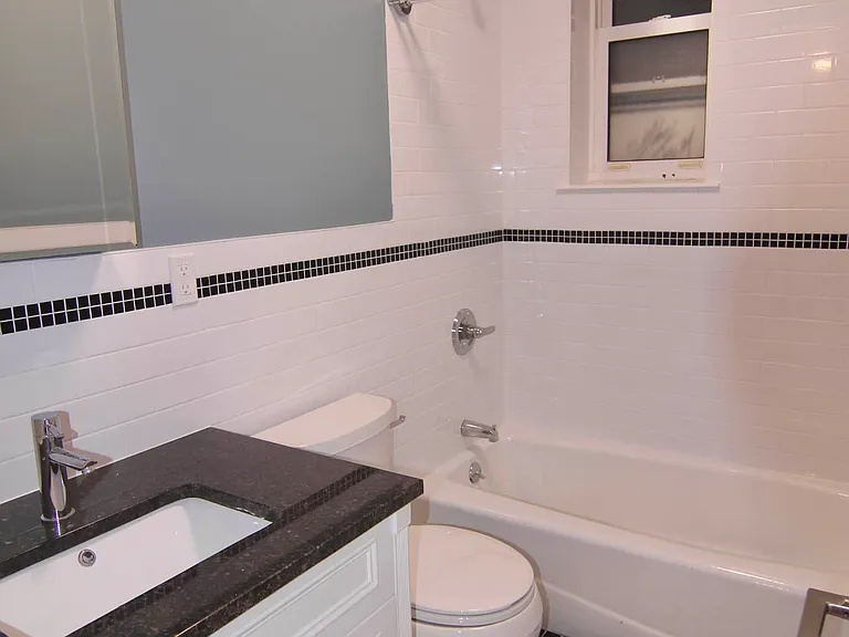 4403 31st Ave #2R — Photo 10