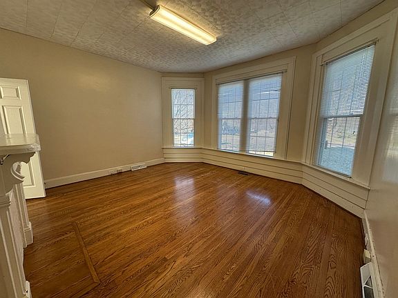 4th image of 402 Monticello Ave