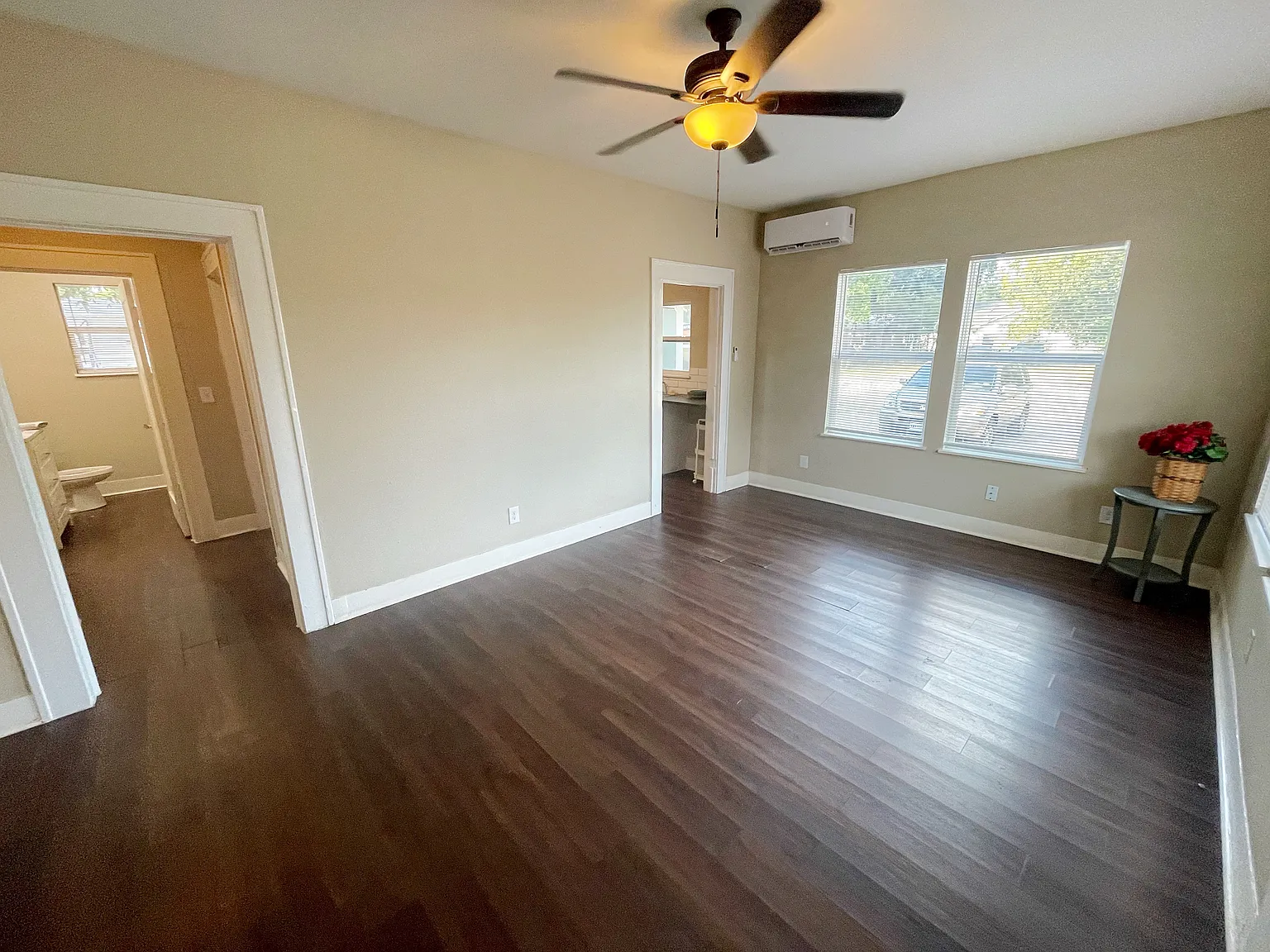 3 bed, 1.5 bath, 1100 sqft, $1,320 — Photo 2
