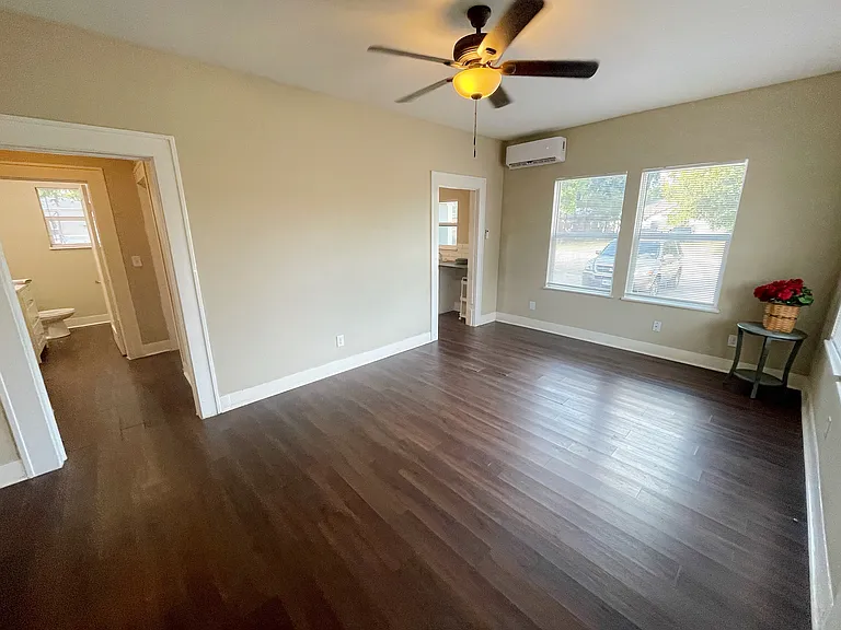 1425 Quintana Rd #1 — Photo 2