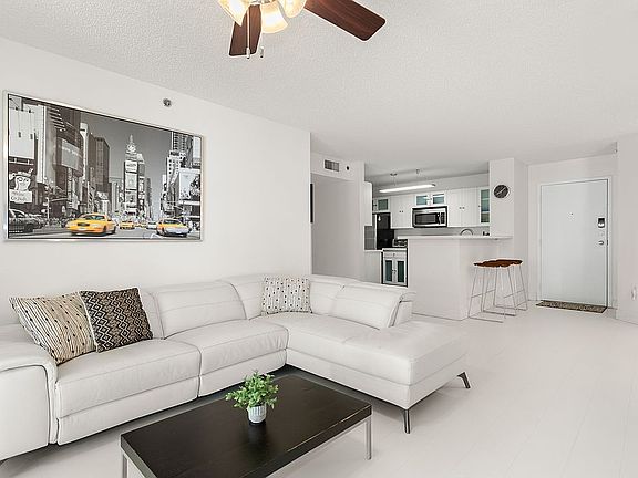 5th image of 19555 E Country Club Dr #8208