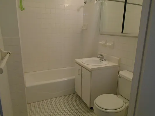 Rented by 18 REALTY | media 10