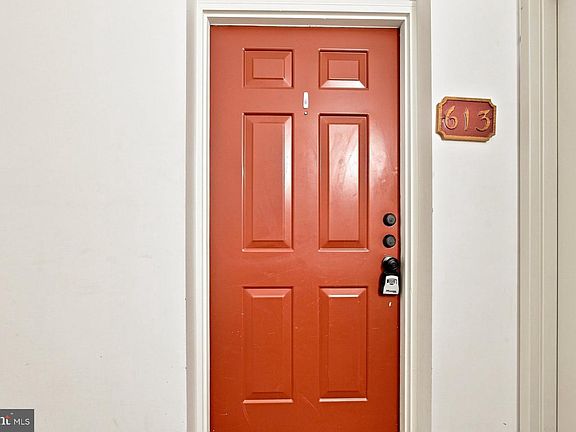 4th image of 613 Washington Pl #13