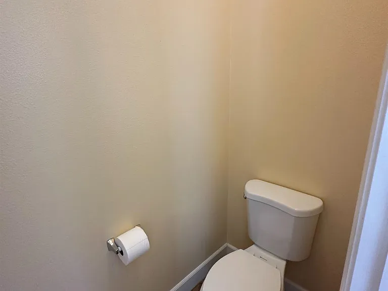 768 Quincy Ave — Photo 33