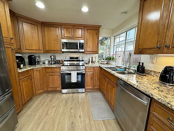 4th image of 3136 Old Heather Rd