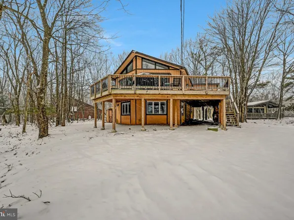 92 Skye Dr, Lake Harmony, PA 18624