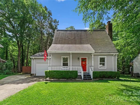 8212 Trail View Dr, Charlotte, NC 28226
