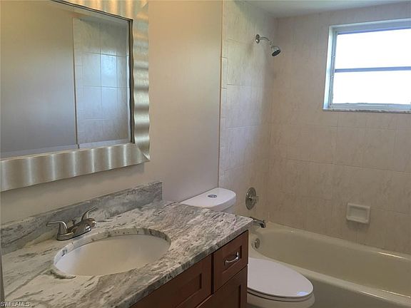 5th image of 1103 SE 15th Pl #A