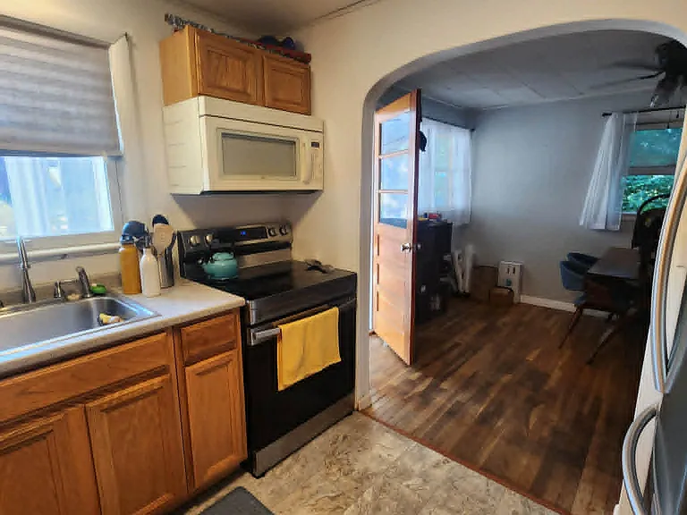 622 Essex St — Photo 11