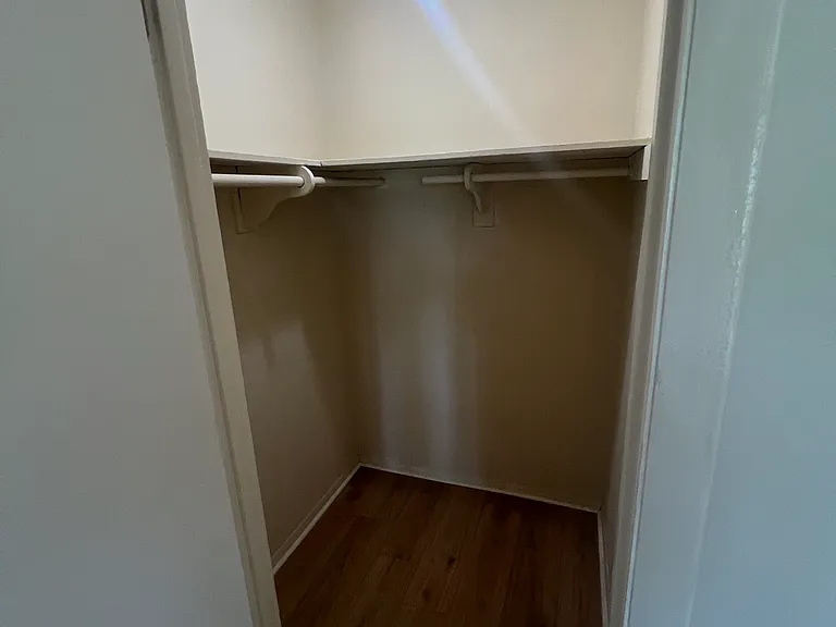 2025 N Lincoln St #113 — Photo 11