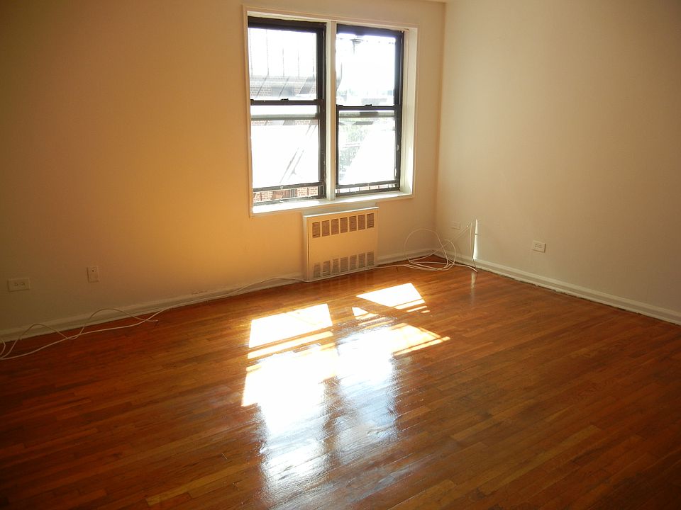 1st image of 14230 Sanford Ave APT 6D