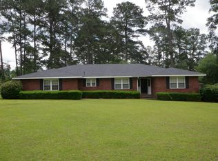 102 Ridgeway St, Glennville, GA 30427