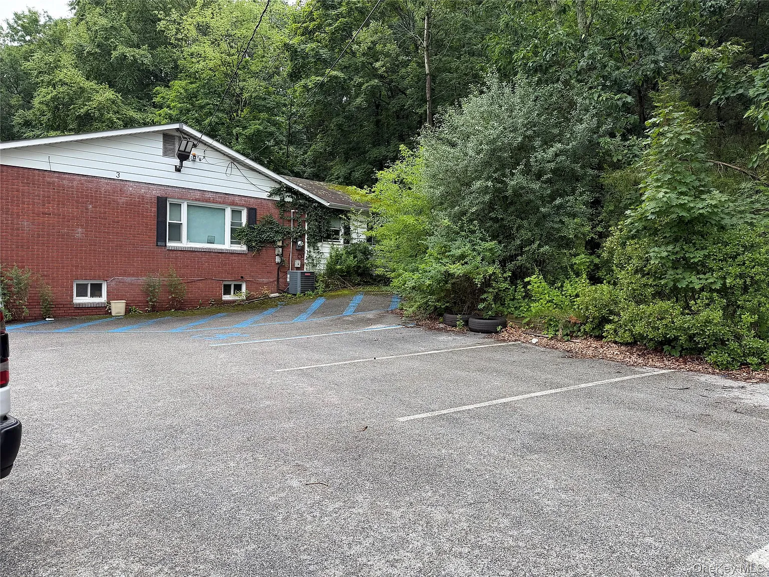 3 bed, 2.5 bath, 2894 sqft, $4,200 — Photo 4
