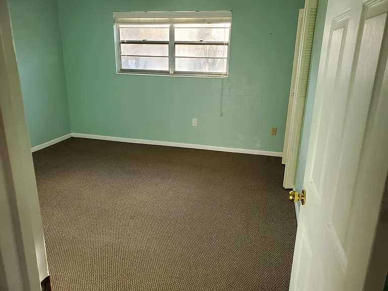 3417 SW 28th Ter #D — Photo 25