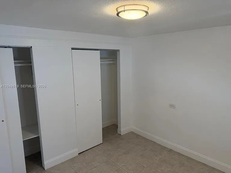 219 SW 21st Ave #5 — Photo 6