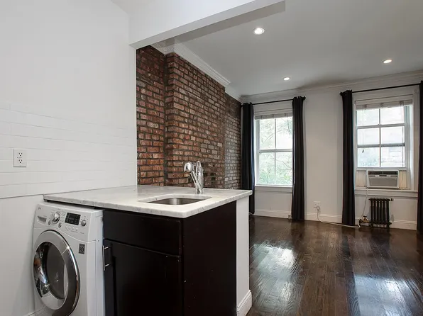 310 West 21st Street image 1 of 10