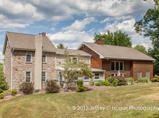 34 Red Corner Rd, Douglassville, PA 19518