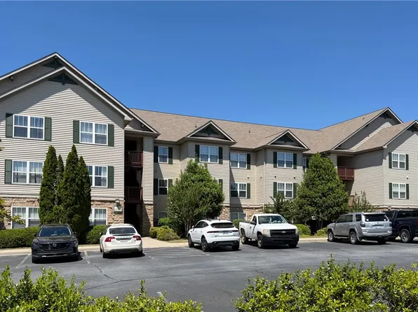 1133 Harts Ridge Dr, Seneca, SC 29678