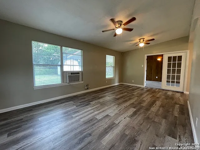 3 bed, 1.0 bath, 1303 sqft, $1,400 — Photo 4
