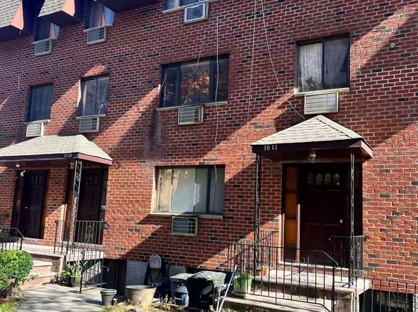 1009 166th Street, Beechhurst, NY 11357