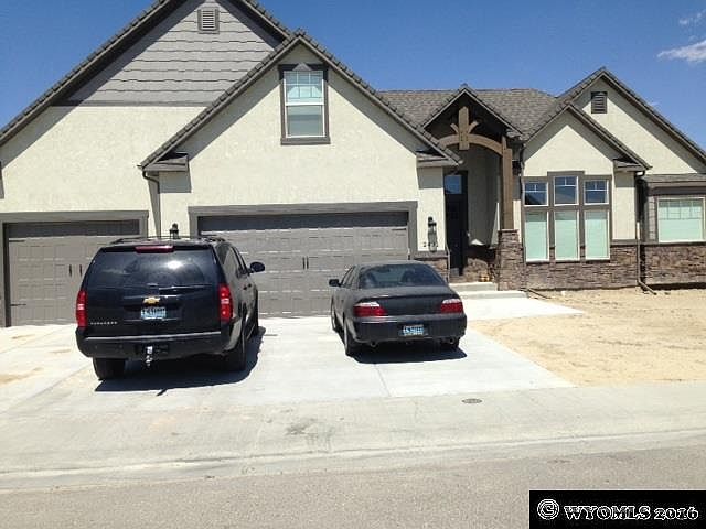 1st image of 207 Hemlock Dr