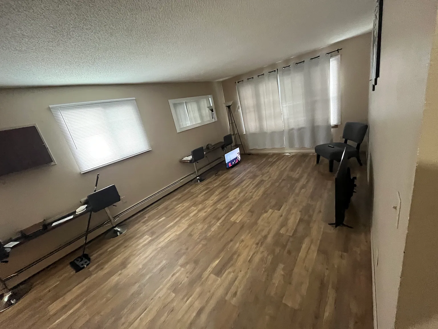 2 bed, 930 sqft, $1,050 — Photo 2