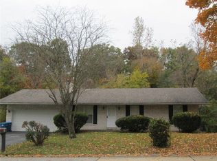 1 Racoon Dr, Glen Carbon, IL 62034