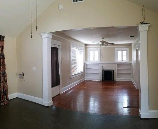 3rd image of 105 W Kentucky Ave