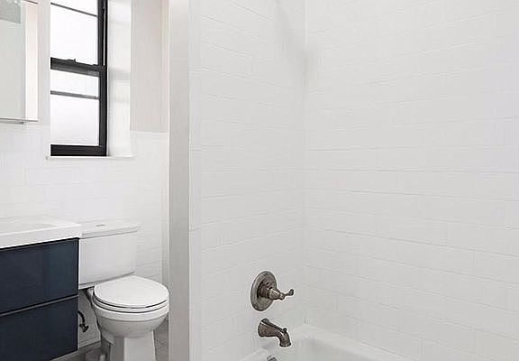 5th image of 490A Jefferson Ave #4B