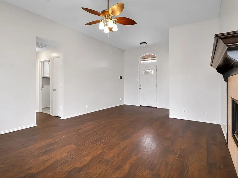 8633 Yale Ave — Photo 9