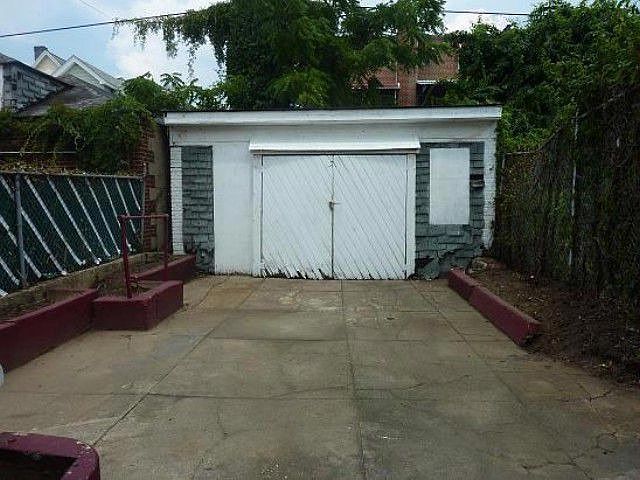 2nd image of 847 E 215th St