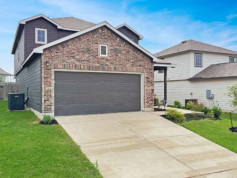 4 bed, 2.5 bath, 2628 sqft, $2,150 — Photo 2