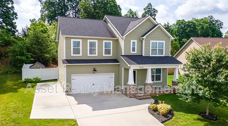 3 bed, 3.0 bath, 2409 sqft, $2,875 — Photo 1