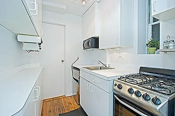 Sold by R New York | media 22