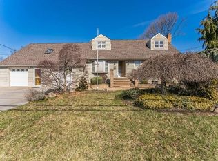 1448 4th St, West Babylon, NY 11704