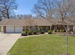 8912 Mohawk Ln, Leawood, KS 66206