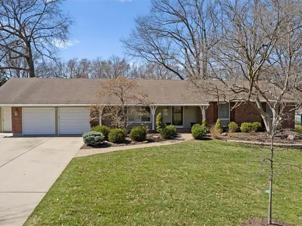 8912 Mohawk Ln, Leawood, KS 66206