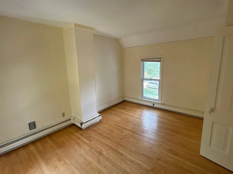526 Winslow Ave E — Photo 8
