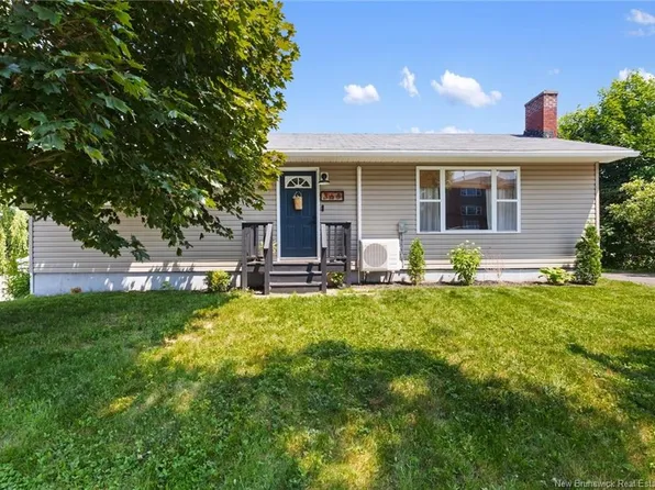 368 Canterbury Dr, Fredericton, NB E3B 4L9