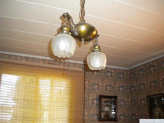 3rd image of 28 Mansion St