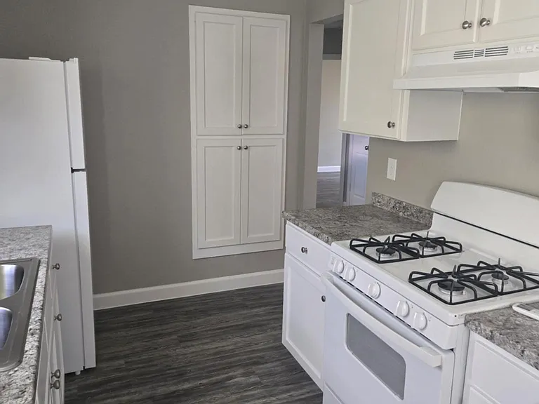1410 Colima St — Photo 9