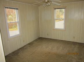 3rd image of 779 Oak Glen Cir
